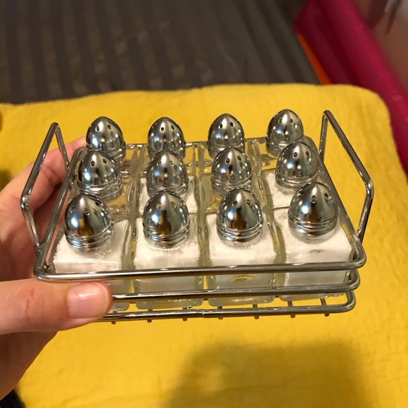 S&P shakers - Picture 1 of 4